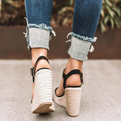 Sandalias de cuña Elviana: el equilibrio perfecto entre estilo y comodidad