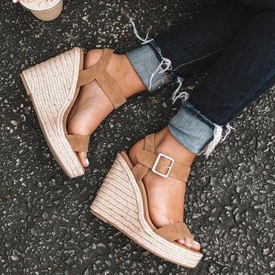 Sandalias de cuña Elviana: el equilibrio perfecto entre estilo y comodidad