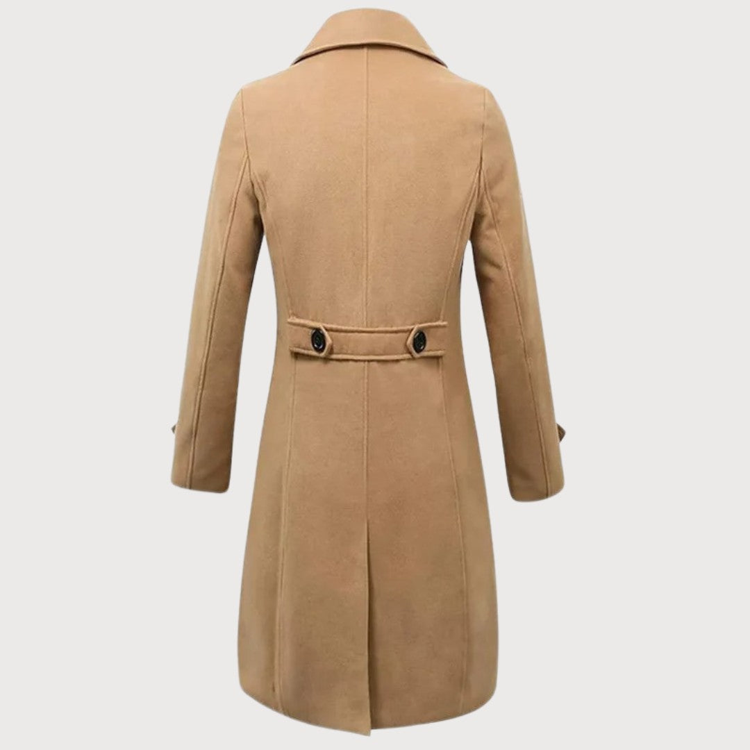 Manteau long en laine beige pour femme, élégant et chaud, avec ceinture arrière et boutons décoratifs, idéal pour l'hiver et la mode urbaine.