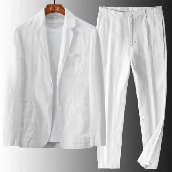 Costume blanc élégant en lin pour homme, comprenant une veste et un pantalon assortis, idéal pour un look estival chic et décontracté.