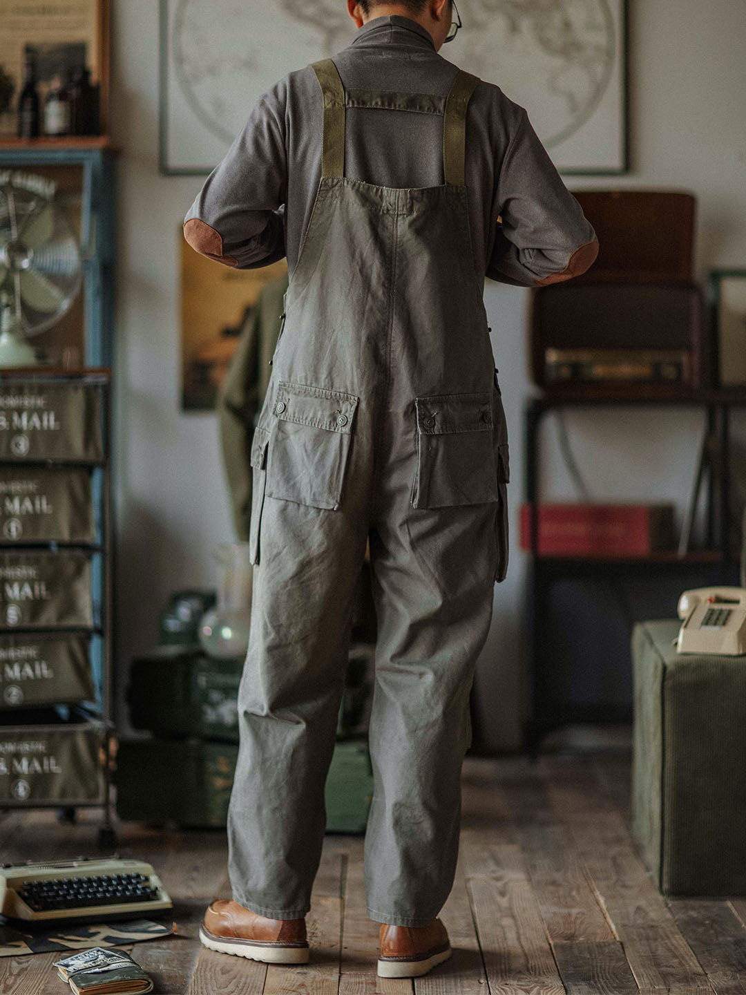 Salopette en toile pour hommes Poches à rabat Devant boutonné Vêtements de travail