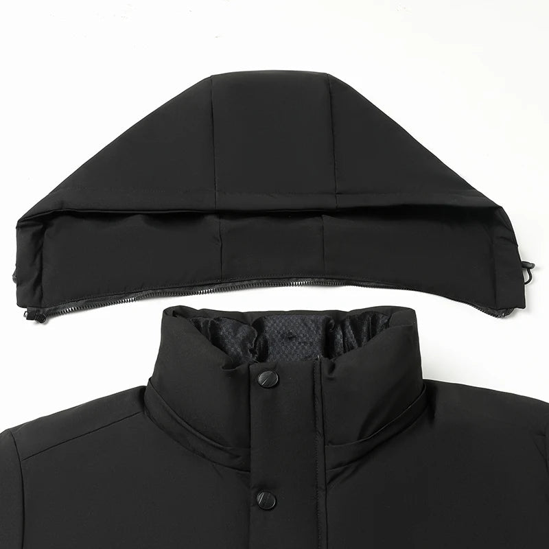 Veste d'hiver noire avec capuche amovible, col montant et boutons-pression. Idéale pour le froid, mode homme, vêtement chaud et élégant.