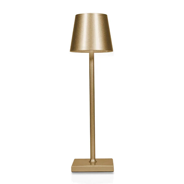 Lampe de table dorée moderne avec abat-jour conique, design élégant, idéale pour décoration intérieure, éclairage d'ambiance chic et contemporain.