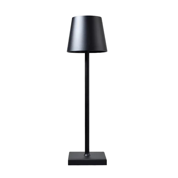 Lampe de table moderne noire, design minimaliste, abat-jour conique, base carrée, éclairage intérieur élégant, décoration contemporaine.