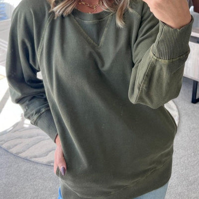 Ribbed knit sweater with side pockets for women