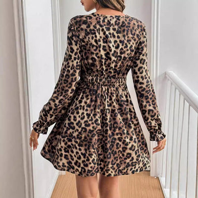 Robe à imprimé léopard et col en V – dentelle chic et style sauvage