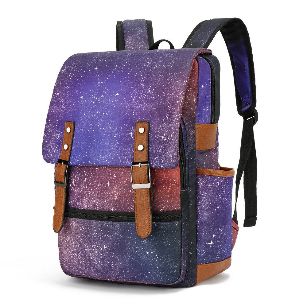 Sac à dos motif galaxie violet avec bretelles réglables, poches latérales et fermetures à boucle. Idéal pour école, voyage, mode tendance.