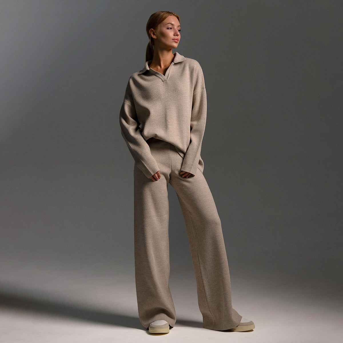 Dame loungewear sæt | Oversized striktrøje og brede bukser