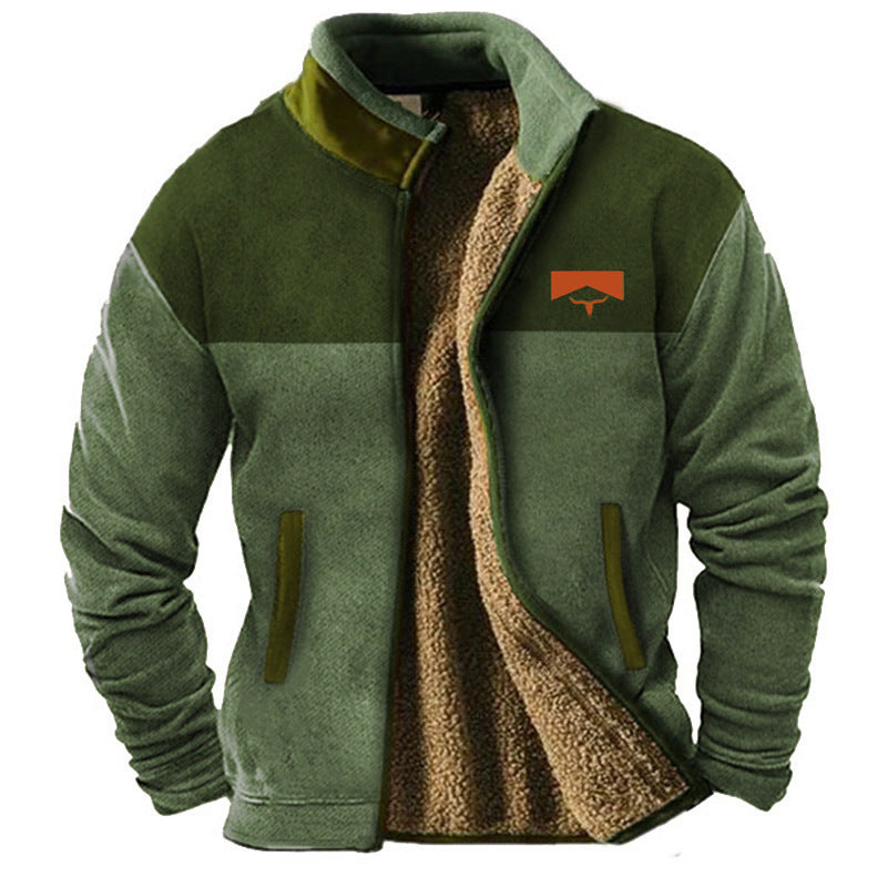 Veste polaire verte pour homme avec doublure en laine, fermeture éclair, poches latérales, logo sur la poitrine. Idéale pour l'hiver et les activités extérieures.