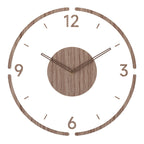 Horloge murale en bois minimaliste, design moderne, chiffres découpés, aiguilles fines, style scandinave, décoration intérieure élégante.