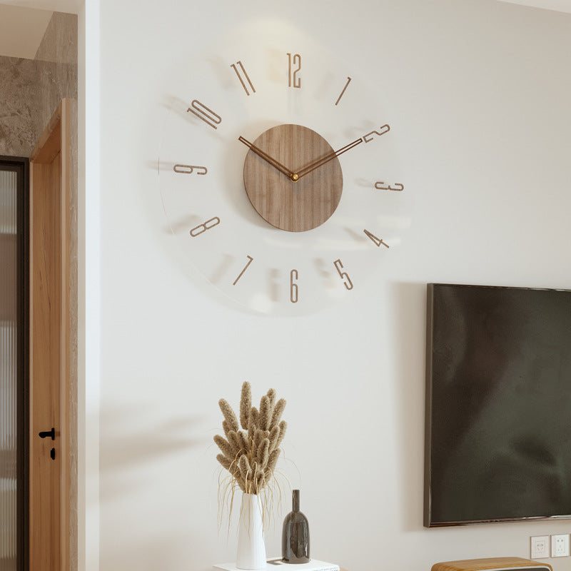 Horloge murale moderne en bois avec chiffres dorés, accrochée dans un salon lumineux. Décoration intérieure élégante et contemporaine.