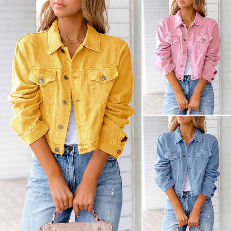 Veste en jean pour femme en trois couleurs: jaune, rose et bleu. Style décontracté, manches longues, boutons métalliques, idéale pour mode automne.