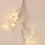 Guirlande lumineuse en forme de branches blanches avec LED, décoration murale moderne, éclairage d'ambiance, design naturel et élégant.