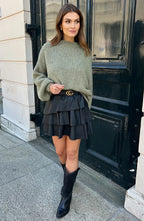 Oversized striktrøje til kvinder med rund hals og ballonærmer