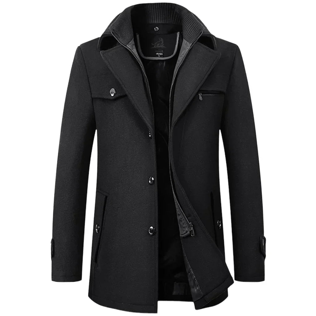 Manteau homme noir élégant en laine, col montant, boutons classiques, poches latérales, style hiver chic, mode masculine, vêtement chaud.