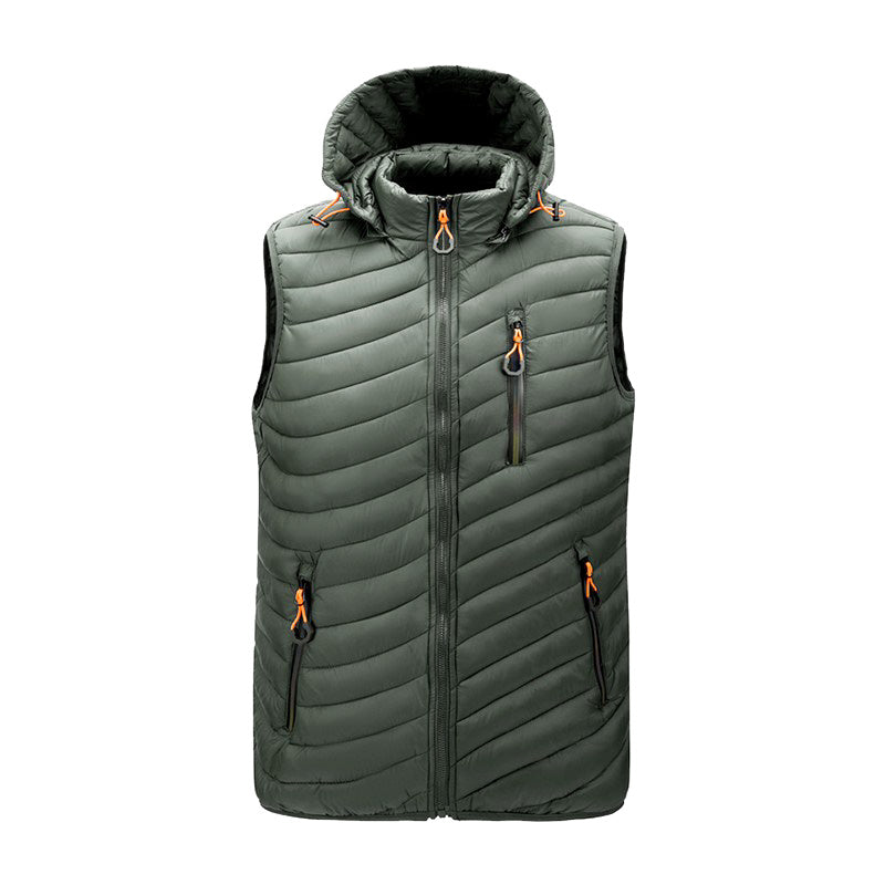 Gilet sans manches matelassé vert avec capuche, fermeture éclair, poches zippées, design moderne. Vêtement d'extérieur chaud et léger.