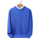 Pull bleu en laine pour homme sur cintre, col rond, manches longues, style décontracté. Mode masculine, vêtement hiver, tendance élégante.
