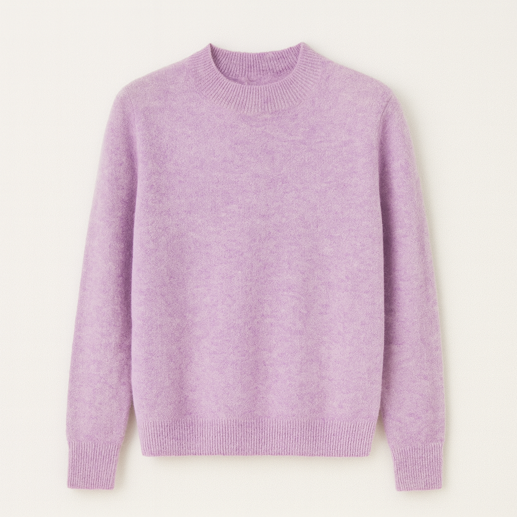 Pull en laine lilas pour femme, col rond, manches longues, texture douce. Mode automne-hiver, vêtement chaud et confortable.