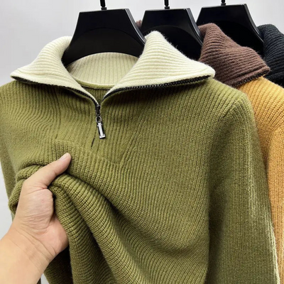 Camisa de hombre con cuello alto y cremallera: deportiva y elegante.