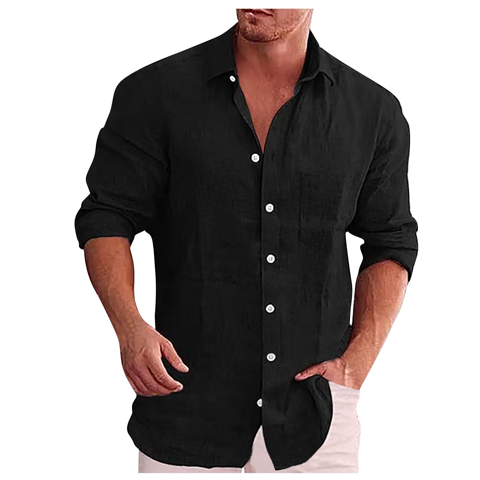 Homme portant une chemise noire en lin, manches retroussées, boutons blancs, style décontracté. Mode masculine élégante et tendance.
