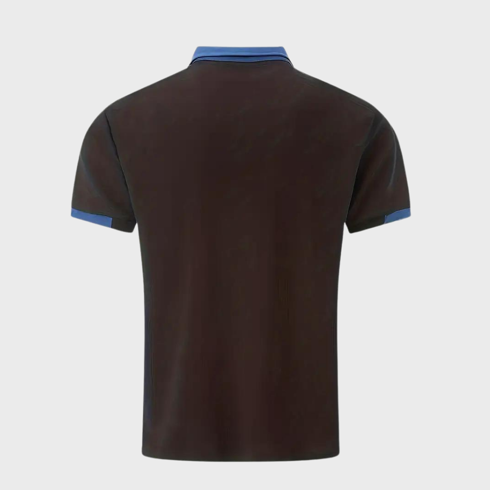 Polo noir pour homme, col et manches contrastés bleu, style décontracté, mode masculine élégante, vêtement tendance, vue arrière.