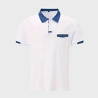 Polo blanc pour homme avec col et manches bleu marine, poche poitrine. Mode élégante, vêtement décontracté, style classique.