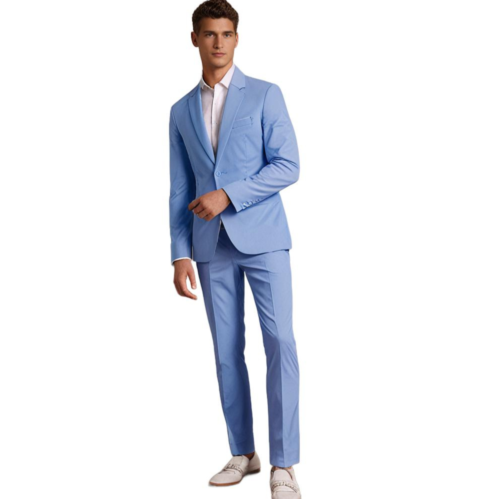 Homme en costume bleu clair élégant, chemise blanche, chaussures marron. Mode masculine, tenue formelle, style moderne.