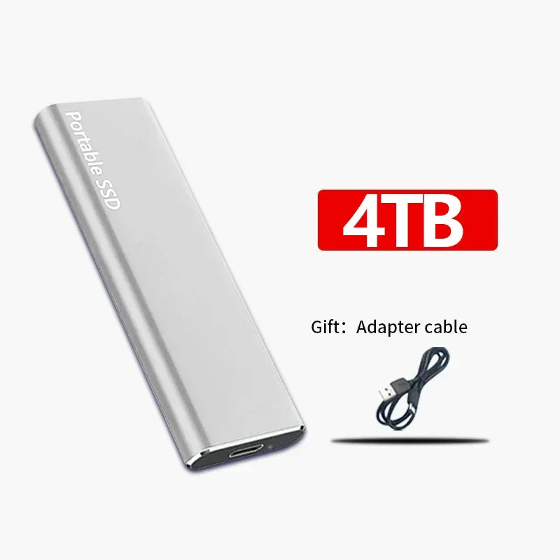 Disque SSD portable 4 To argenté avec câble adaptateur USB inclus. Stockage externe haute capacité, design compact et moderne.