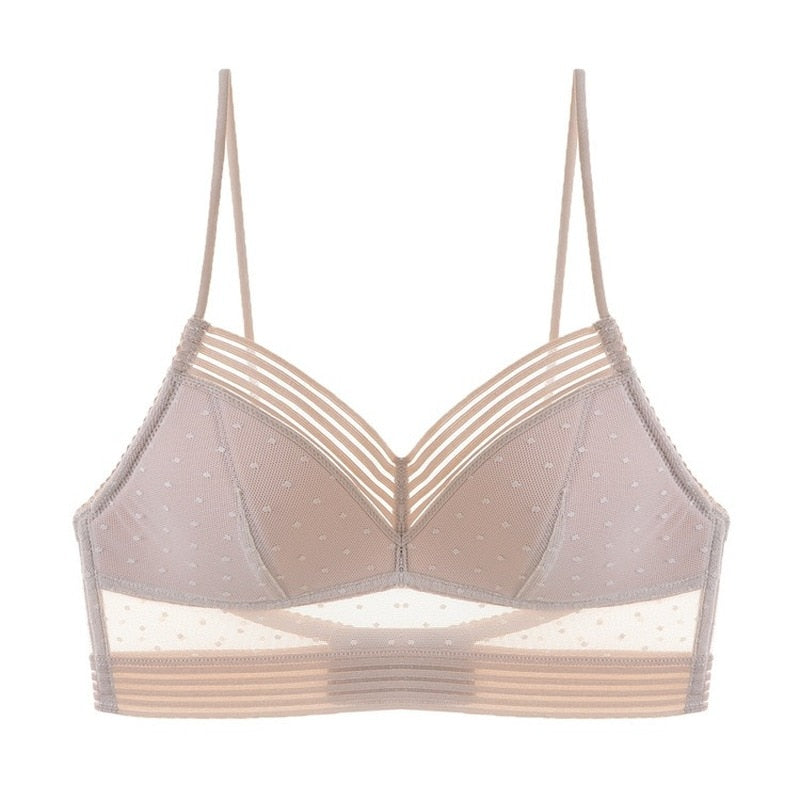 Soutien-gorge bralette beige en dentelle transparente à pois, bretelles fines, design élégant et moderne, lingerie féminine confortable.