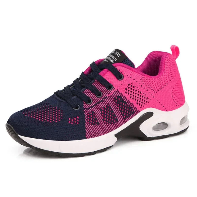 Baskets de sport femme, bleu et rose, semelle épaisse, design respirant, lacets noirs, idéales pour course à pied et fitness.