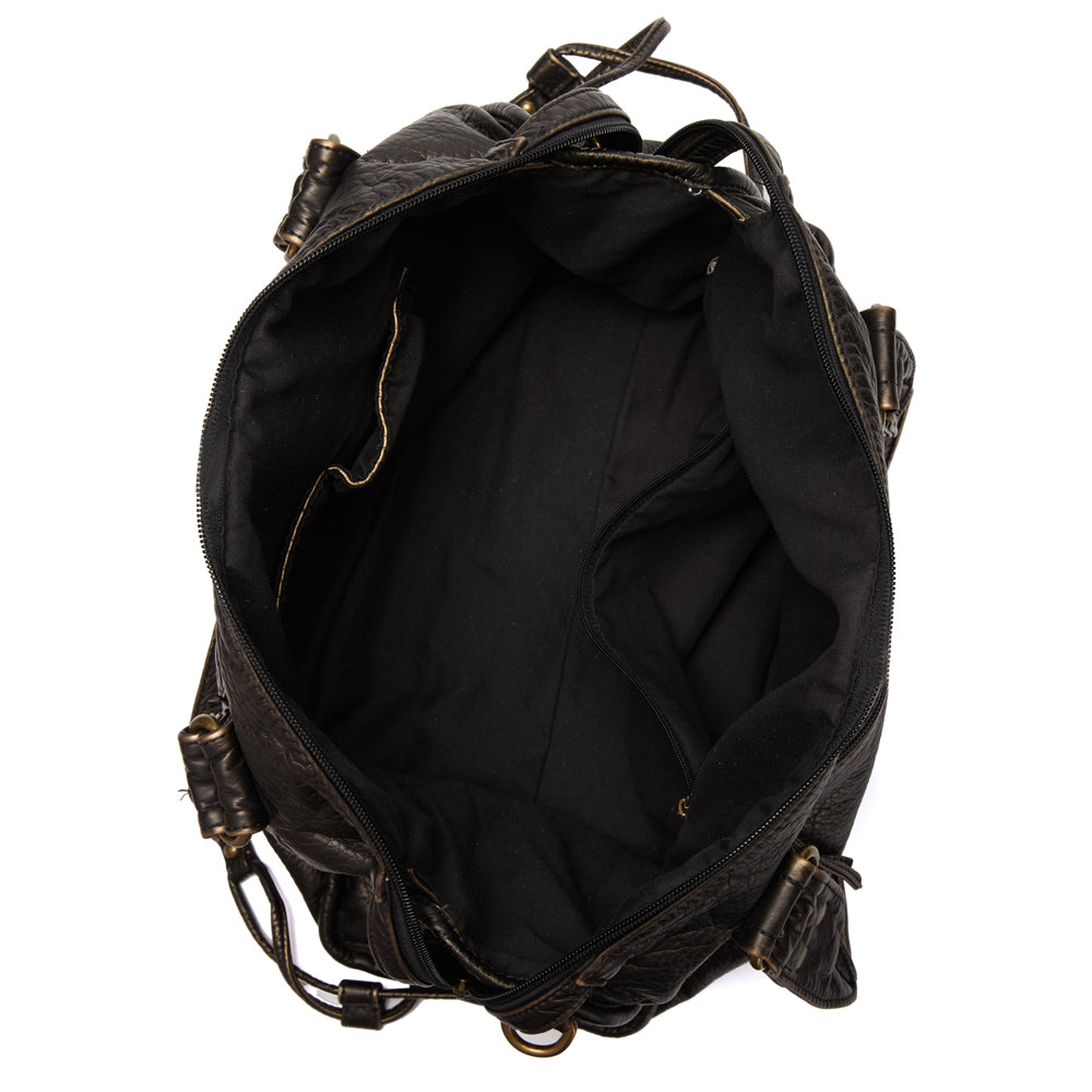 Sac à main noir en cuir ouvert, intérieur spacieux avec poches, design élégant et moderne, idéal pour mode féminine et accessoires tendance.