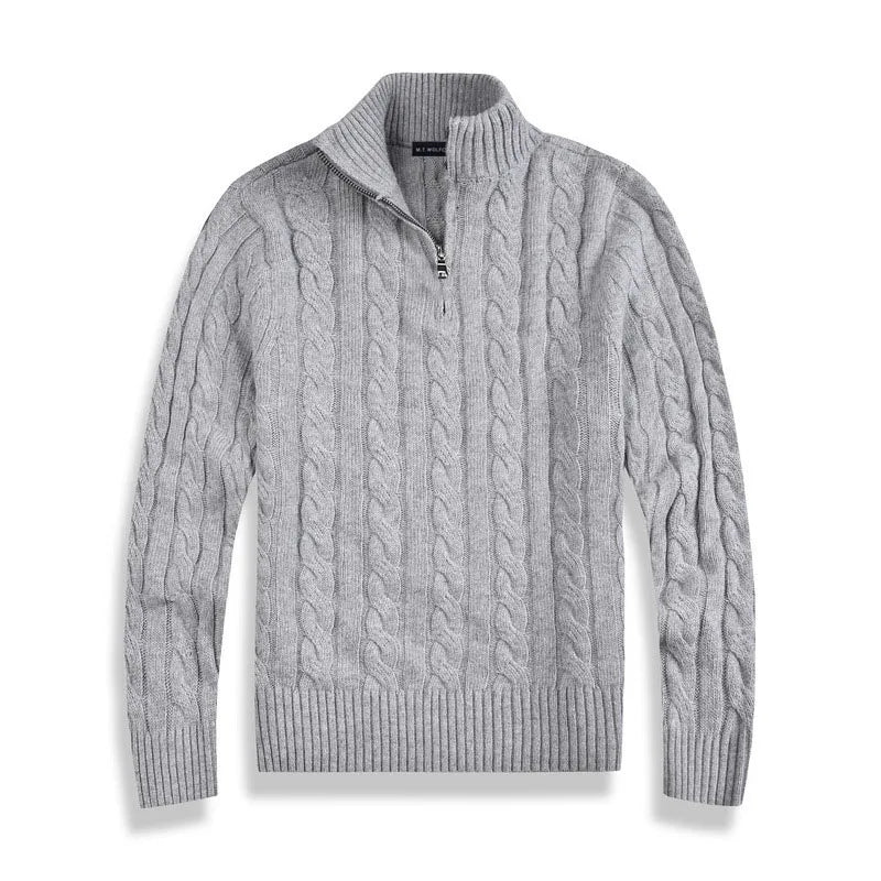 Pull gris en maille torsadée avec col zippé, style élégant et confortable, idéal pour l'hiver. Mode homme, vêtement chaud et tendance.