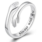 Bague en argent avec design de mains entrelacées et inscription "Always with you", bijou symbolique, cadeau romantique, style moderne.