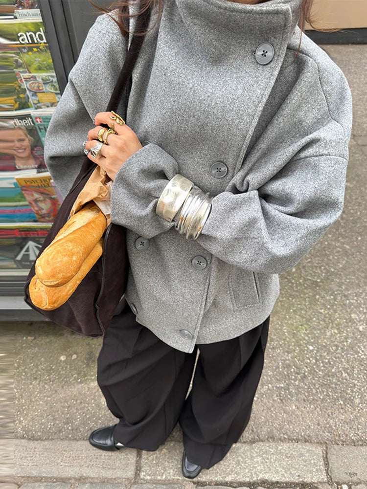 Płaszcz damski z wełny | Stójka | Zapięcie na podwójny guzik