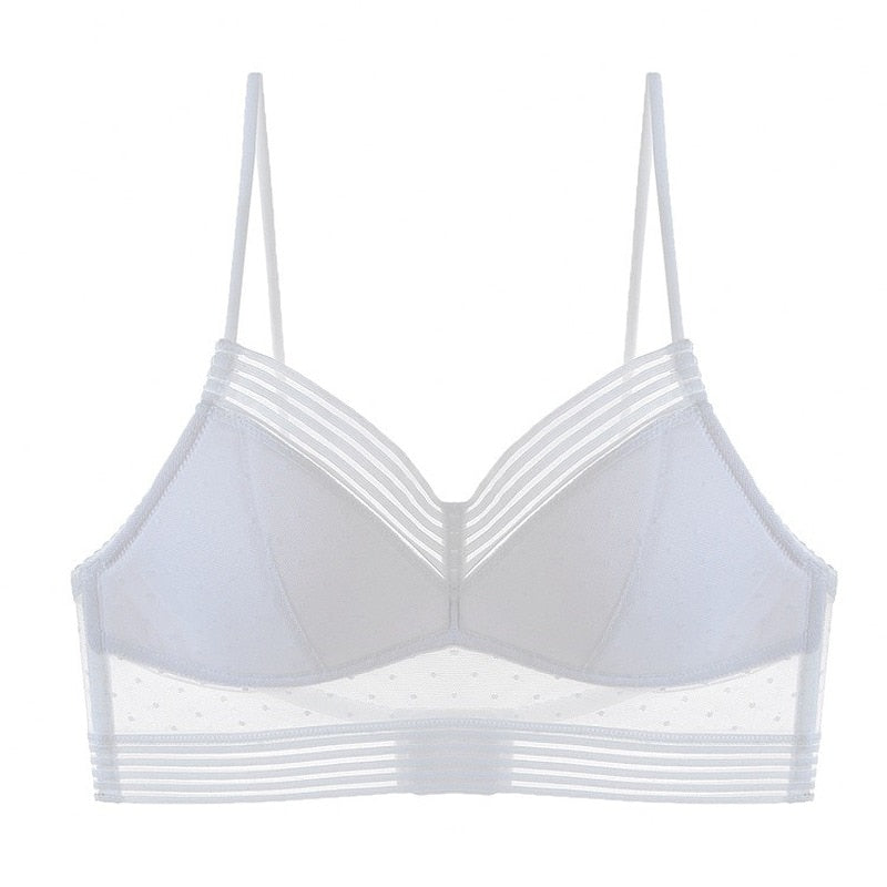 Soutien-gorge blanc transparent avec bretelles fines, design moderne, détails en maille, lingerie féminine élégante, confort et style.