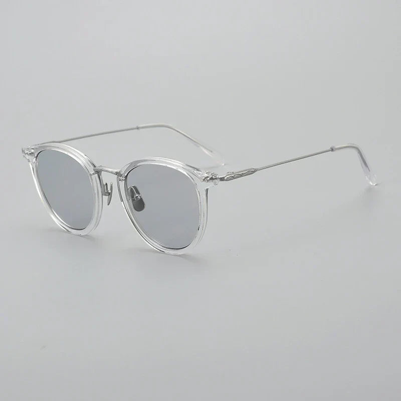 Lunettes de soleil rondes transparentes avec verres gris, monture légère en métal argenté, style moderne et élégant, accessoire de mode tendance.