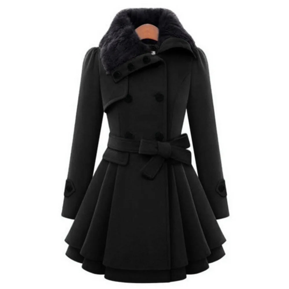 Manteau noir élégant pour femme avec col en fourrure, ceinture nouée, coupe évasée, style automne-hiver, mode chic et tendance.