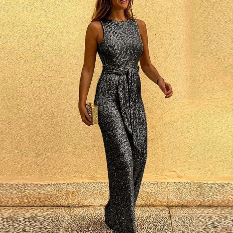 Tuta seducente con paillettes, spalle e schiena scoperte 