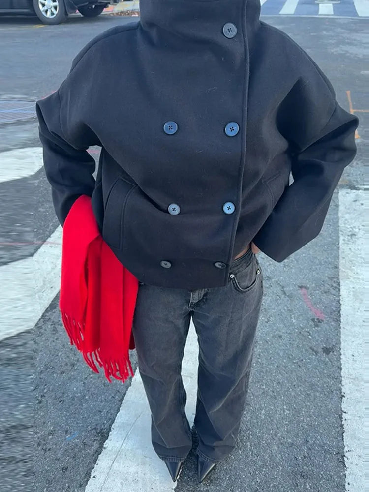 Płaszcz damski z wełny | Stójka | Zapięcie na podwójny guzik