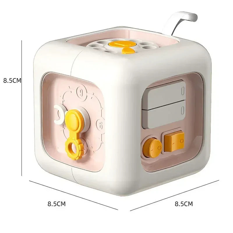 Cube d'activités pour bébé, jouet éducatif interactif, dimensions 8,5x8,5 cm, avec boutons et leviers colorés, développement sensoriel et motricité.