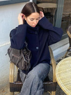 Krótka wełniana kurtka damska | Stójka | Zapięcie na pojedynczy guzik