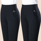 Deux pantalons femme taille haute, l'un noir uni et l'autre à rayures, avec poches latérales. Mode élégante, style professionnel.