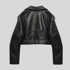 Veste en cuir noir pour femme, style motard, avec œillets décoratifs, manches longues et col classique. Mode tendance automne-hiver.