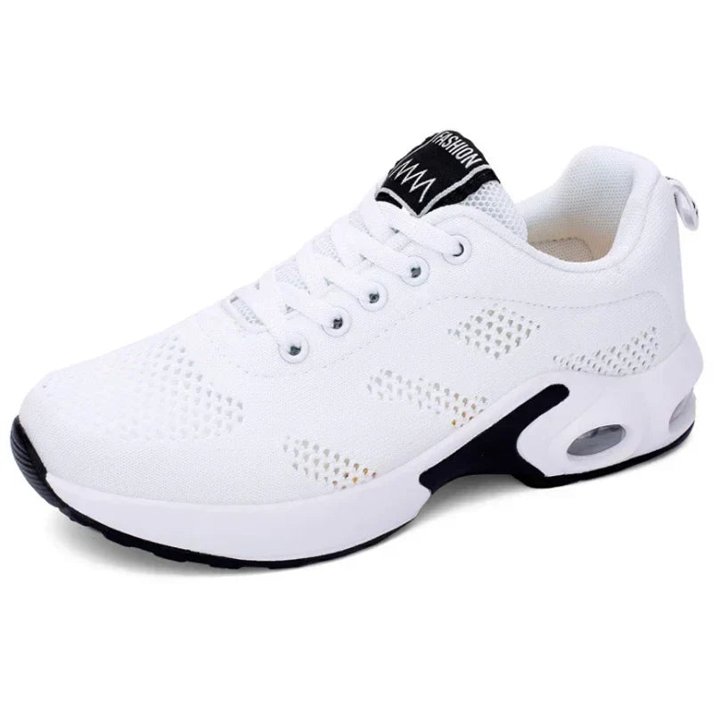 Chaussure de sport blanche pour homme, design moderne avec semelle épaisse, idéale pour la course et le fitness. Confort et style assurés.