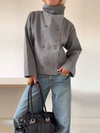 Płaszcz damski z wełny | Stójka | Zapięcie na podwójny guzik