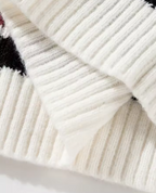 Écharpe en laine blanche texturée, motif côtelé, douce et chaude, idéale pour l'hiver. Accessoire mode élégant et confortable.