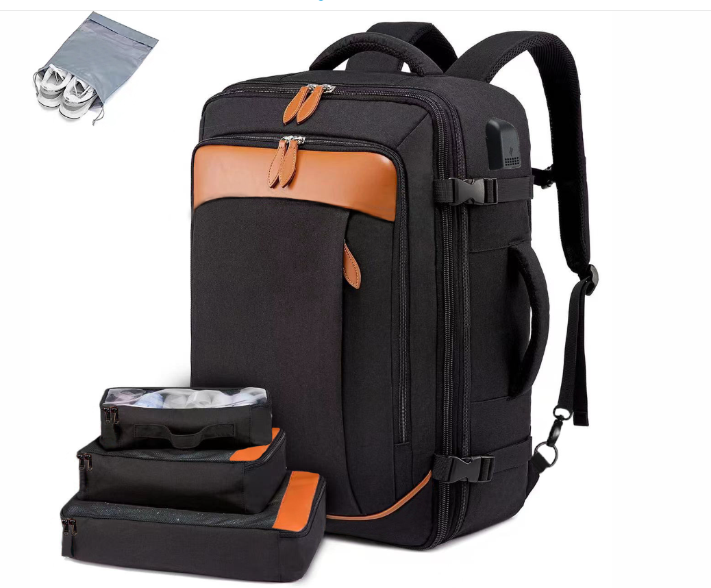 Sac à dos de voyage noir avec accents marron, compartiments multiples, et accessoires de rangement. Idéal pour bagage cabine et organisation efficace.