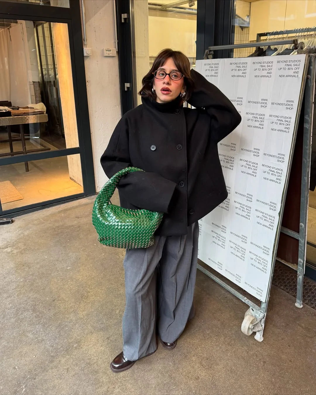 Płaszcz damski z wełny | Stójka | Zapięcie na podwójny guzik