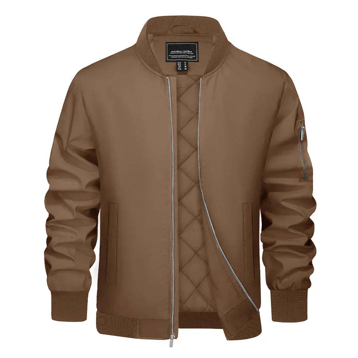 Blouson bomber marron pour homme avec fermeture éclair argentée, poches latérales, manches longues et col côtelé. Mode masculine, veste tendance.