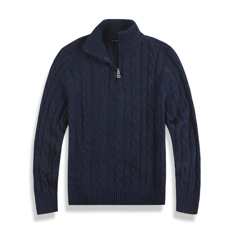 Pull bleu marine à col zippé, motif torsadé, manches longues, style classique. Parfait pour l'hiver, mode homme élégante et confortable.